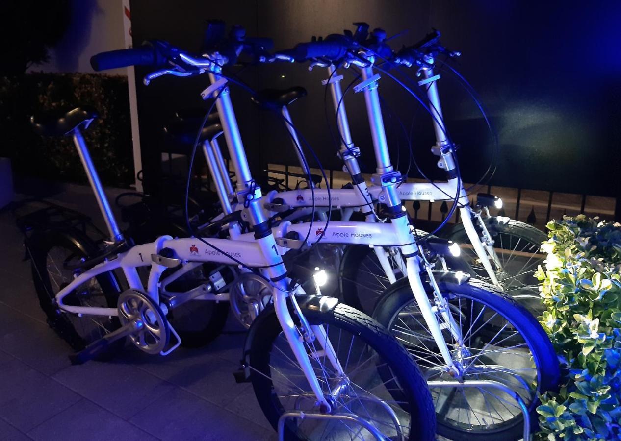 Apple Rooms Rome Airport Fiumicino Kültér fotó A bicycle sharing system in Athens, Greece