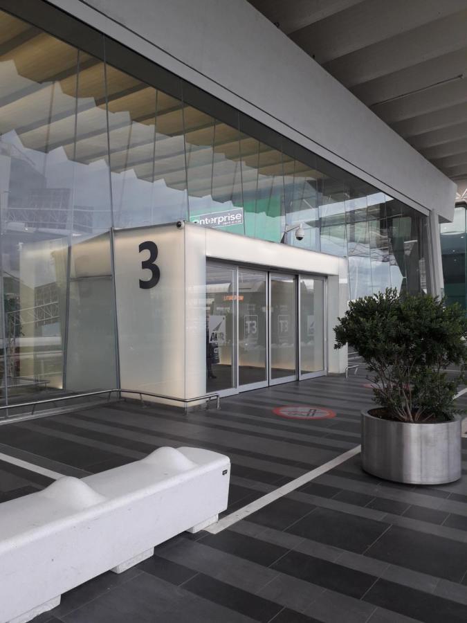 Apple Rooms Rome Airport Fiumicino Kültér fotó Entrance to the terminal