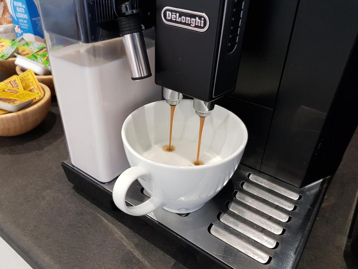 Apple Rooms Rome Airport Fiumicino Kültér fotó Espresso machine