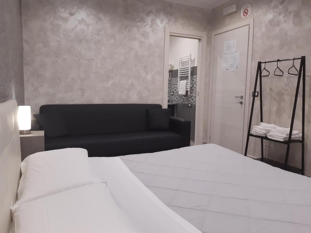Apple Rooms Rome Airport Fiumicino Kültér fotó A room at the hotel